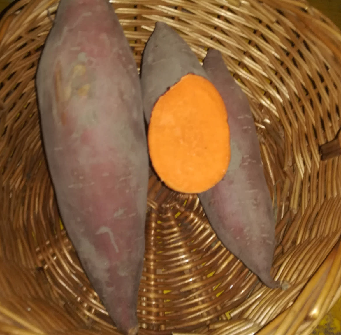 Vegyszermentes lilás héjú narancssárga húsú batáta / Bíbor, édes