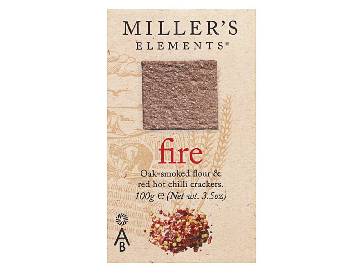 Miller's Elements Fire füstölt lisztből készült kréker keksz chilivel