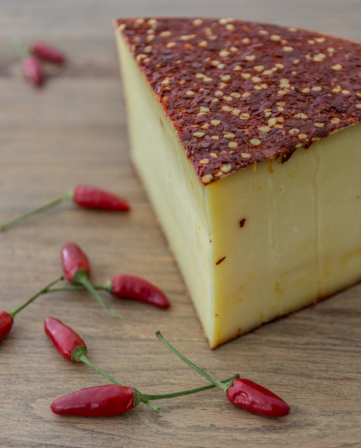 Chilikäse csilis alpesi szénatejes érlelt sajt