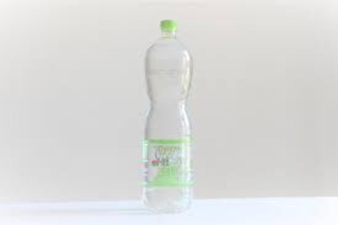 Zero körte ízű cukormentes szénsavmentes ásványvíz, 1,5 L