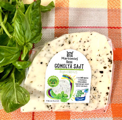 Gomolya sajt bazsalikomos darabolt