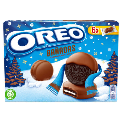 Oreo vaníliaízű töltelékkel töltött kakaós keksz kakaós tejbevonómasszával mártva