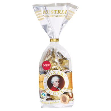 Victor Schmidt Austria Fehércsokoládés Mozart golyó praliné marcipánnal és nugátkrémmel töltve