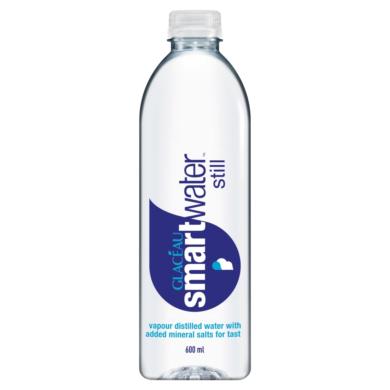 Glacéau Smartwater szénsavmentes víz alapú ital hozzáadott ásványi anyagokkal