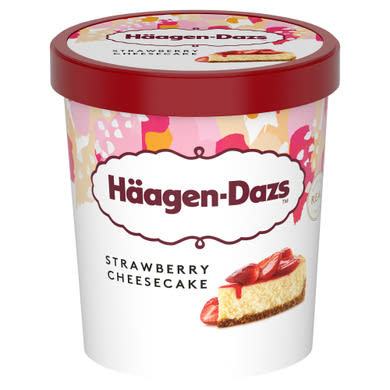 Häagen-Dazs sajttorta ízű jégkrém eper öntettel, keksz darabkákkal és lágy sajttal